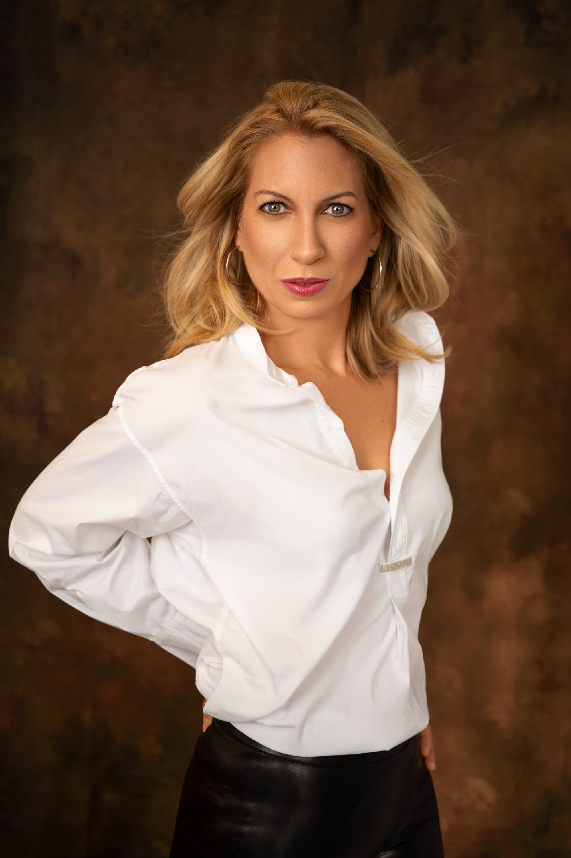 Artistic boudoir portrait in an elegant frame